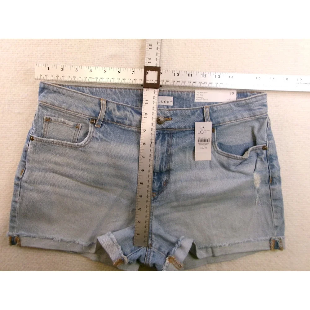 LOFT The Roll Short Light‎ Wash Curvy Mid Rise Denim Shorts Size 30/10 NWT